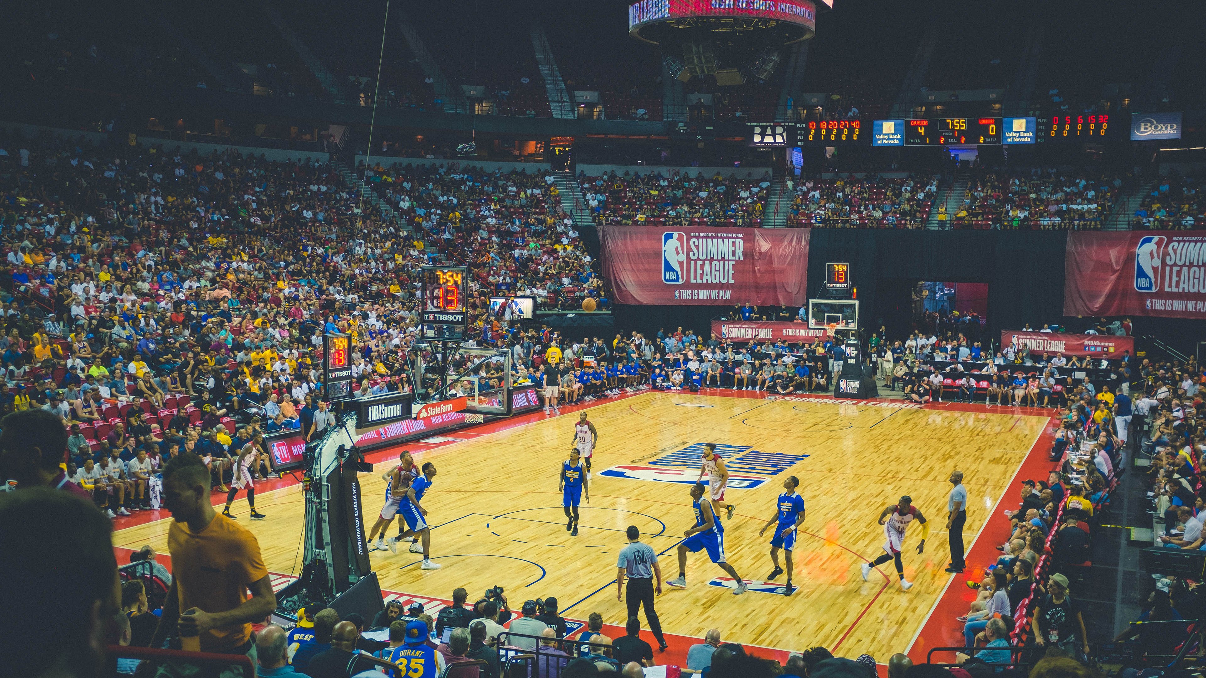 《卫报》：荷兰女足在预选赛中与西班牙队激战，荷兰女足吧