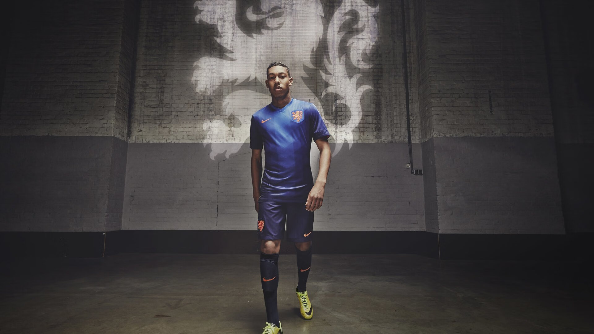 亚眠队在重要比赛中击败对手，继续努力向前，亚眠攻势